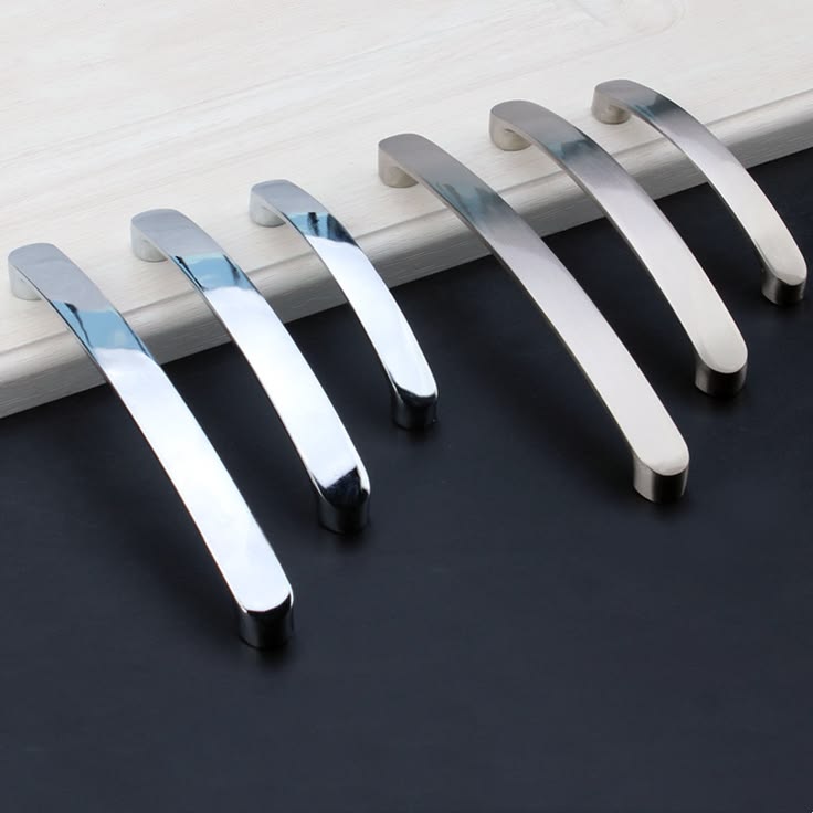 Door & Drawer Handles